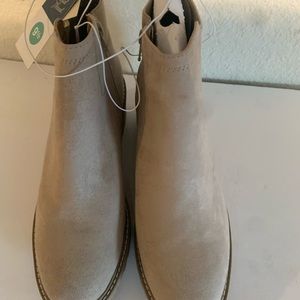 Women’s Taci Boots size 9.5 Pull- On Ankle Boots- Universal Thread